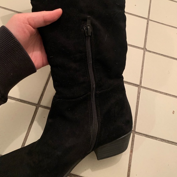 [SOLD] Suede black boots - Picture 3 of 4